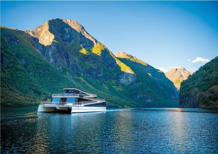  ?? BILD: SVERRE HJORNEVIK ?? Turen med norska Fjordtours startar i Oslo och tar en bland annat till Flåmsbanan, välkänd för sin unika utsikt. Sedan går turen vidare med elbåt genom Naerøyfjor­den.