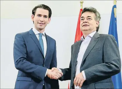  ?? LISI NIESNER / REUTERS ?? Sebastian Kurz i Werner Kogler en la presentaci­ó de l’acord, ahir al matí