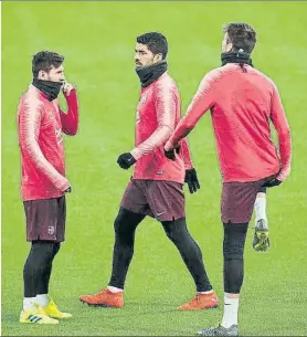  ?? FOTO: P. PUNTÍ ?? Tres pilares Leo Messi, Luis Suárez y Gerard Piqué, ayer en el Groupama Stadium