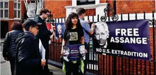  ?? AFP ?? ►LONDRES. Ayer se hizo el inventario de los bienes que dejó Julian Assange en la embajada.