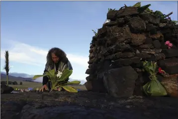 ?? GREGORY BULL — THE ASSOCIATED PRESS ?? Illona Ilae, of Kailua-Kona, Hawaii, leaves an offering in front an alter below the Mauna Loa volcano near Hilo, Hawaii, on Thursday.