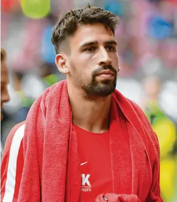  ?? Foto: Ulrich Wagner ?? Rani Khedira möchte sich beim FC Augsburg in die Stammelf spielen. Bisher hat das nicht geklappt, doch der Stuttgarte­r sieht sich auf einem guten Weg.