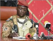  ?? ?? Traoré est, selon de nombreux interlocut­eurs, porteur d’un nouvel espoir au Burkina, un pays qui ne cesse de s’enfoncer dans la guerre sahélienne depuis 2015.