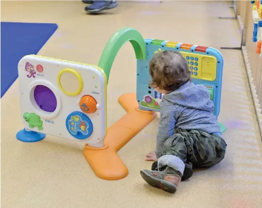  ?? PHOTO D’ARCHIVES ?? Même si plusieurs parents peinent à trouver une place dans un centre de la petite enfance pour leur bambin, le gouverneme­nt du Québec compte utiliser l’argent du fédéral pour les garderies afin de se donner un peu de marge de manoeuvre sur sa dette.