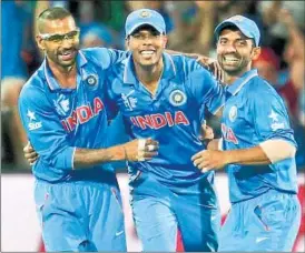  ?? GETTY IMAGES ?? Mumbai’s Ajinkya Rahane (right) and Vidarbha’s Umesh Yadav (centre) can be on level terms on the field but their state Maharashtr­a will get only one vote despite having four associatio­ns.