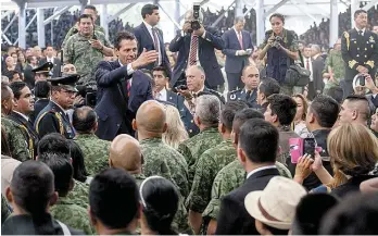  ??  ?? Mensaje. El Presidente declaró su admiración al Ejército por el trabajo que desempeñan a favor del País.