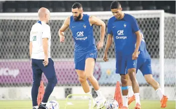  ?? — AFP photo ?? Benzema (centre) and Varane takes part in a training session at the Jassim-bin-Hamad Stadium in Doha.