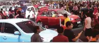  ?? AGUS WAHYUDI / JAWA POS ?? DAYA TARIK: Penyanyi Raisa (foto kiri) tampil di stan Mazda. Pengunjung makin memadati arena GIIAS di ICE BSD Tangerang.