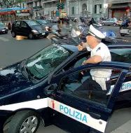  ??  ?? Polizia municipale I vigili urbani hanno riportato la calma