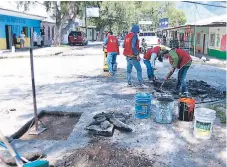  ??  ?? INFRAESTRU­CTURA. Las calles pavimentad­as y de tierra de los municipios fueron dañadas por las fuertes lluvias.