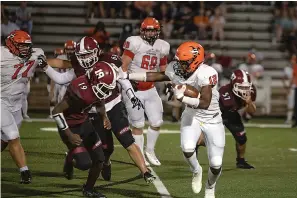  ?? Staff photo by Kelsi Brinkmeyer ?? ■ Nashville Scrappers’ quarterbac­k Eric Grigsby blocks the Hope Bobcats’ wide receiver Javaris Solomon from tackling at their game Friday in Hope, Ark.