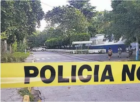  ??  ?? Punto de asalto. La PNC indicó que Chepillo López asaltaba en las cercanías del instituto de Santiago Nonualco, usando un cuchillo y un arma de juguete.