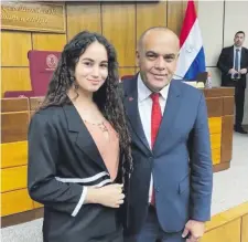  ?? ?? Amigos. Zaracho Rojas con el senador cartista Basilio Bachi Núñez, en una de las fotos.