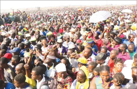  ??  ?? Part of the bumper crowd that thronged Mkoba for the 7th ZANU-PF Presidenti­al Youth Interface Rally in Gweru last week