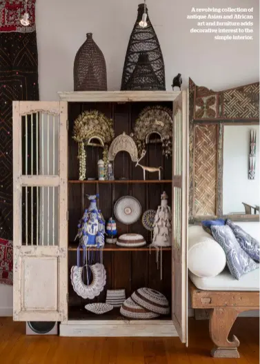  ??  ?? A revolving collection of antique Asian and African art and furniture adds decorative interest to the simple interior.