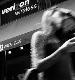  ?? JOHN MINCHILLO / THE ASSOCIATED PRESS FILES ?? “We believe Verizon could be a very strong contender in
Canada,” says Maher Yaghi of Desjardins Securities.