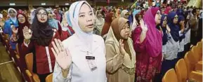  ?? FILE PIC ?? Civil servants taking their oath during the recent Labour Day celebratio­n on May 1.