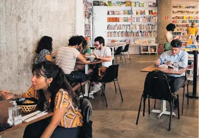  ?? ?? Cuia Café, na região central, é um dos estabeleci­mentos que cobram a comprovaçã­o desde sábado