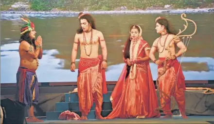  ?? SAKIB ALI/HT PHOTO ?? ■ The ‘digital’ Ramleela at the Kavi Nagar Ground in Ghaziabad on October 02, 2019