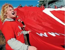  ?? LAWRENCE SMITH/ FAIRFAX NZ ?? Lions fans arrive in New Plymouth for the game against Taranaki in 2006 and hang out a giant Lions shirt on the city’s waterfront promenade.