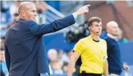  ?? AP ?? Zinedine Zidane se quiebra el coco, para ver a quiénes pone como laterales para el juego de este domingo contra el Espanyol.