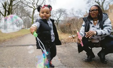  ?? ERIN HOOLEY/AP 2022 ?? Chicago educator Tamisha Holifield with her daughter, Rian Holifield. Both of them had COVID-19 in May and have recovered.