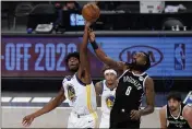  ?? KATHY WILLENS — THE ASSOCIATED PRESS ?? Golden State Warriors center James Wiseman (33) and Brooklyn Nets center DeAndre Jordan (6) tip-off at the start of the first quarter on Tuesday in New York.