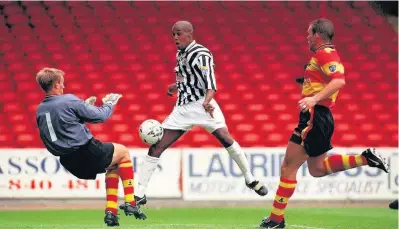  ??  ?? Goal-den boy Junior Mendes in action against Partick Thistle