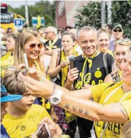  ??  ?? Die YB-Fans wollen endlich auch in der YB – Valencia: Der Auftritt der Berner in