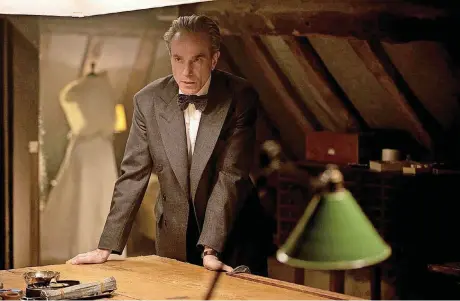  ?? [PHOTO PROVIDED BY LAURIE SPARHAM/FOCUS FEATURES] ?? Daniel Day-Lewis as Reynolds Woodcock in “Phantom Thread.”