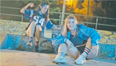  ??  ?? Stefanía Ramos e Ingrid Fernández integran el dúo Las Hijas de la Alquimia, que hoy está de estreno con el video de “Salsurri”.