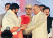  ??  ?? Governor E.S.L. Narasimhan felicitate­s former minister and actor Chiranjeev­i. — DC