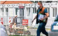  ?? ARCHIVFOTO: TL ?? Bis Ende September ist das Krefelder Impfzentru­m auf dem Sprödental­platz täglich geöffnet, dann beginnt der Abbau.