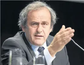  ??  ?? Suspenso. Platini dice que la Comisión Electoral decide con lentitud.