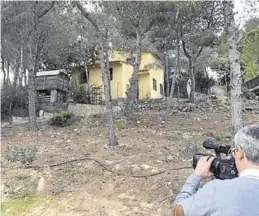  ?? EFE/RAQUEL SEGURA ?? Vivienda en Villanueva de Castellón donde ocurrió el asesinato.