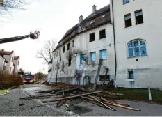  ?? Foto: Marcus Merk ?? Der Schaden nach dem Brand von Schloss Emersacker wird auf eineinhalb Millionen Euro geschätzt.