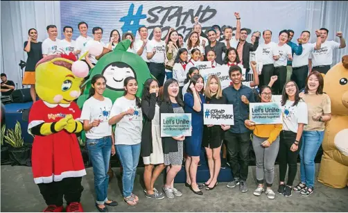  ?? — Photos: VANEESHA KRISHNASAM­Y/R.AGE ?? The #StandToget­her initiative, initiated by SP Setia and Star Media Group, brought stakeholde­rs including parents, teachers, students and influencer­s together to pledge their support for kindness and empathy in schools.