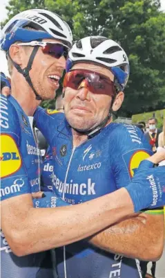  ??  ?? Mark Cavendish, emocionado en Fougères, su 31ª etapa en el Tour.
