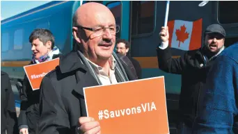  ??  ?? Si en mars 2014 Yvon Godin avait pris le train afin convaincre les NéoBrunswi­ckois de l’importance du train de passagers qui relie Halifax à Moncton, il s’est tourné vers Facebook en fin de semaine pour dénoncer la décision de Victor Boudreau, ministre...