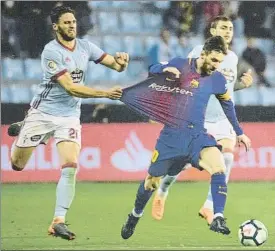  ?? FOTO: AP ?? Sergi Gómez agarra a Leo Messi, que sólo jugó la última media hora