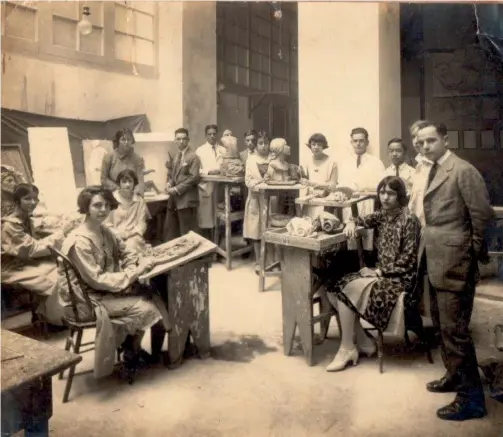  ??  ?? Un aula de la Academia San Alejandro en la primera mitad del siglo xx.