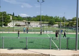  ??  ?? Les enfants du sporting club tourvain ont pris possession du city qui ne désemplit pas depuis son ouverture au public.