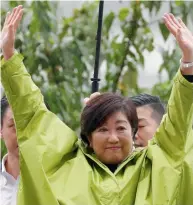  ?? AFP, Reuters ?? Prime Minister Shinzo Abe and Tokyo Governor Yuriko Koike wave to voters during their election campaigns in Tokyo. —