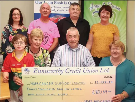  ??  ?? Front row: Darragh Jordan, Una Doherty, Hope Cancer Support Centre (HCSC) chairperso­n; Kevin Hughes, HCSC board; Margaret Kehoe, HCSC vice chairperso­n. Back row: Denise McDonald, HCSC; Michael Jordan, race director; Pat O’Shea, Enniscorth­y Credit Union...