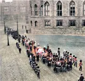  ?? ?? The funeral procession of Queen Victoria at Windsor in 1901. The original plan was that the carriage would be drawn by horses, but when that would not work, Navy ratings were asked to perform the duty