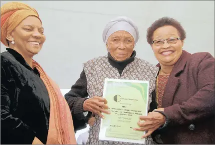  ??  ?? CEREMONY: All smiles as Lena Gatyeni receives her occupation­al certificat­e from the Minister of Human Settlement­s, Nomaindiya Mfeketo, and Northern Cape Premier Sylvia Lucas.