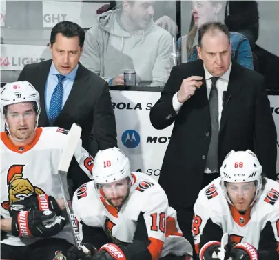  ?? PHOTO D’ARCHIVES, AFP ?? L’adjoint de Guy Boucher chez les Sénateurs Martin Raymond (à droite) a fait l’objet de railleries de la part de plusieurs joueurs dans une vidéo.