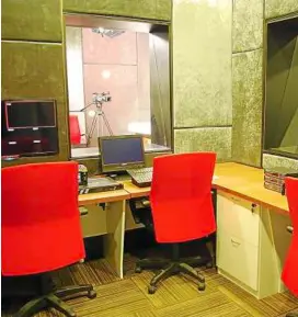  ??  ?? (Pics left and right) New facilities for Mass Communicat­ion studies at INTI Penang include a broadcast studio.