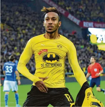  ?? Foto: Imago ?? Pierre Emerick Aubameyang hat ganz offensicht­lich ein Faible für Batman. Während der aber seiner Stadt bei allen bescheiden­en Lebensumst­änden treu bleibt, zieht der Stürmer in den kommenden Tagen wohl weiter.