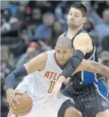  ?? JOHN BAZEMORE/ASSOCIATED PRESS ?? The cold first half, hot second half by Orlando’s Nik Vucevic, right, on Monday against Al Horford, left, and the Hawks epitomized the Magic’s season.